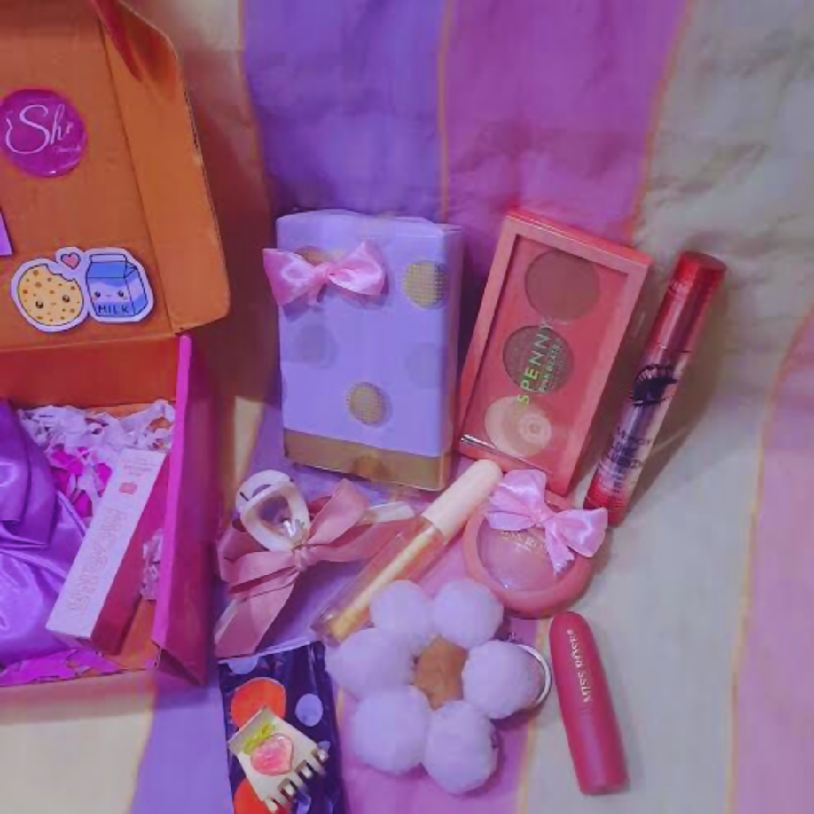 Sabeenzhub Birthday Gift Box – Glam & Glow in One Box (Rs. 1750 Only)