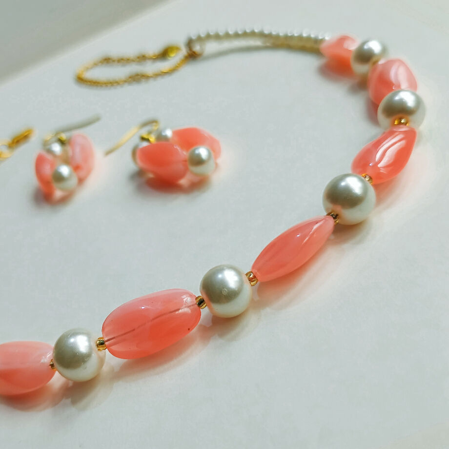 Handmade pearl necklace set with pink stone