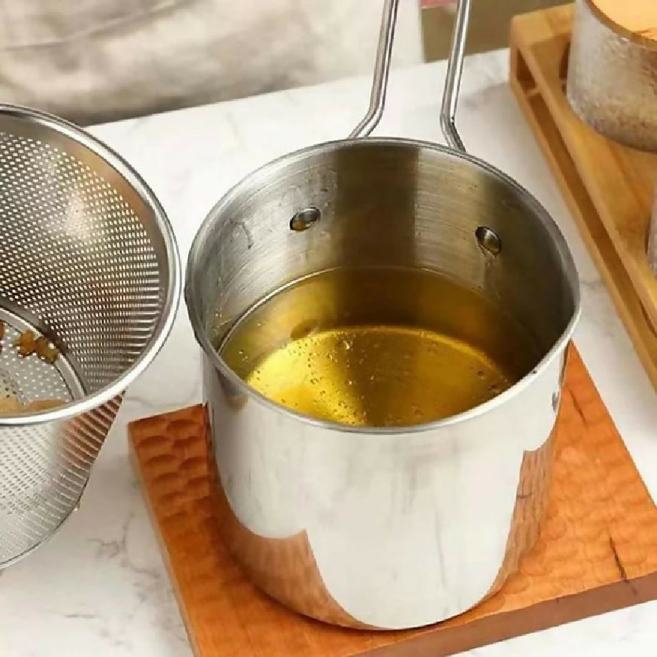 Deep fryer pot with strainer