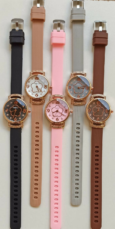 Woman strap watch