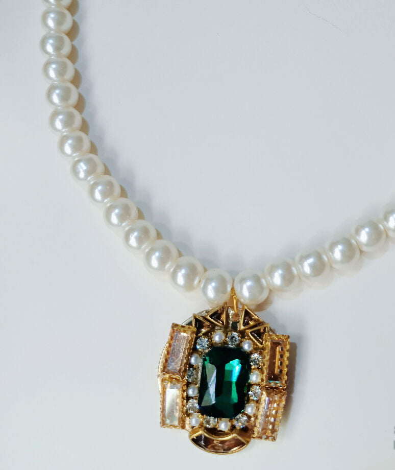 Handmade pearl necklace