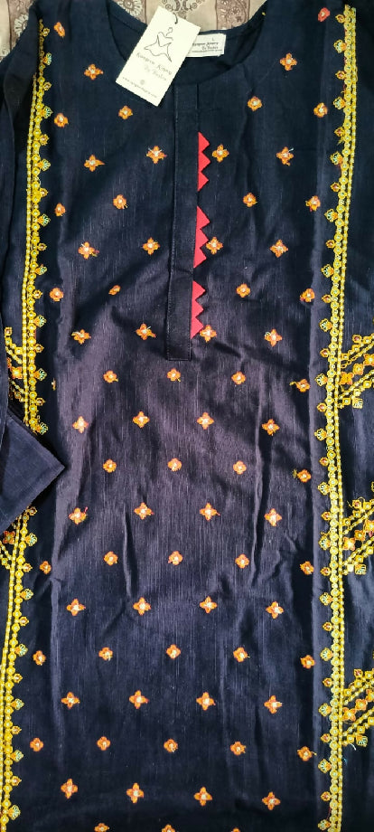 Khaddar 2-Piece Stitched Set with Embroidered Detailing