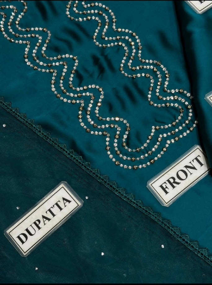 Hania Amir demanding dress