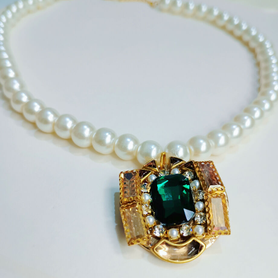 Handmade pearl necklace