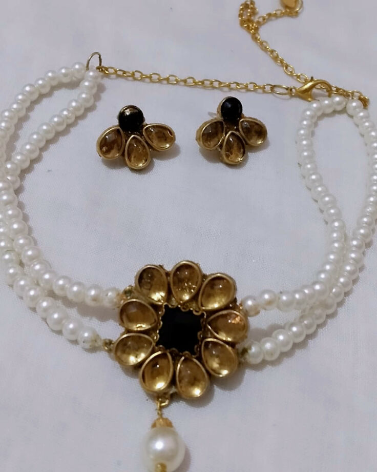 Handmade pearl necklace set with stunning black stone