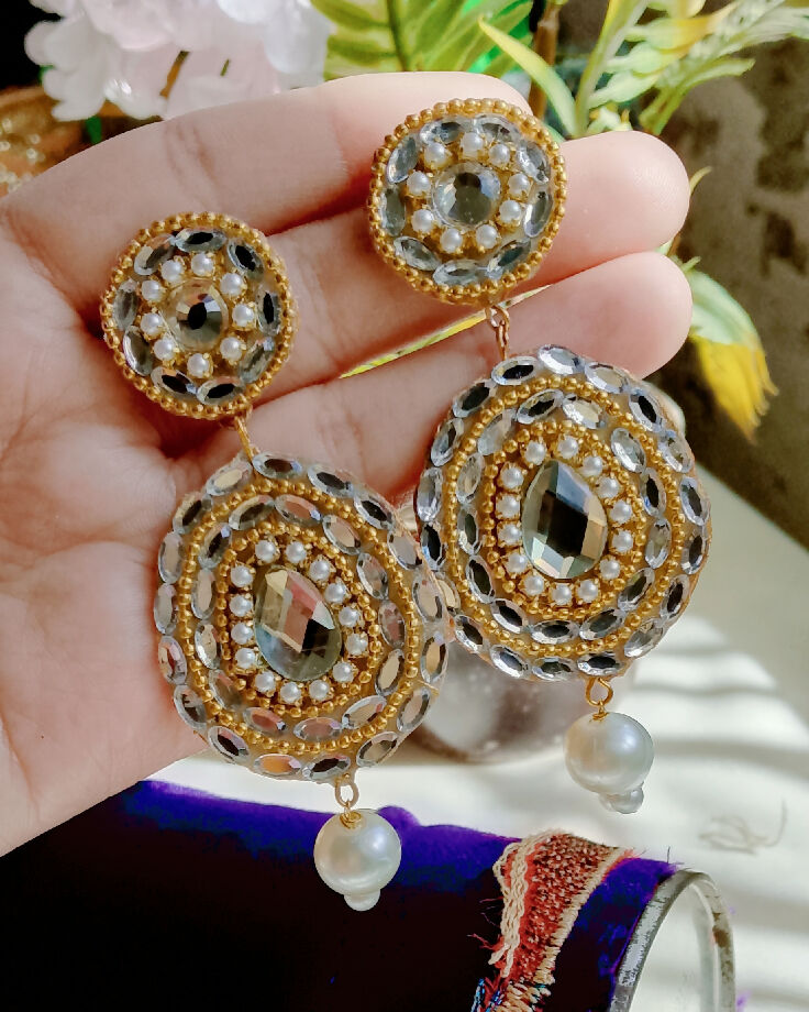 Handmade earrings with fremeless Kundans
