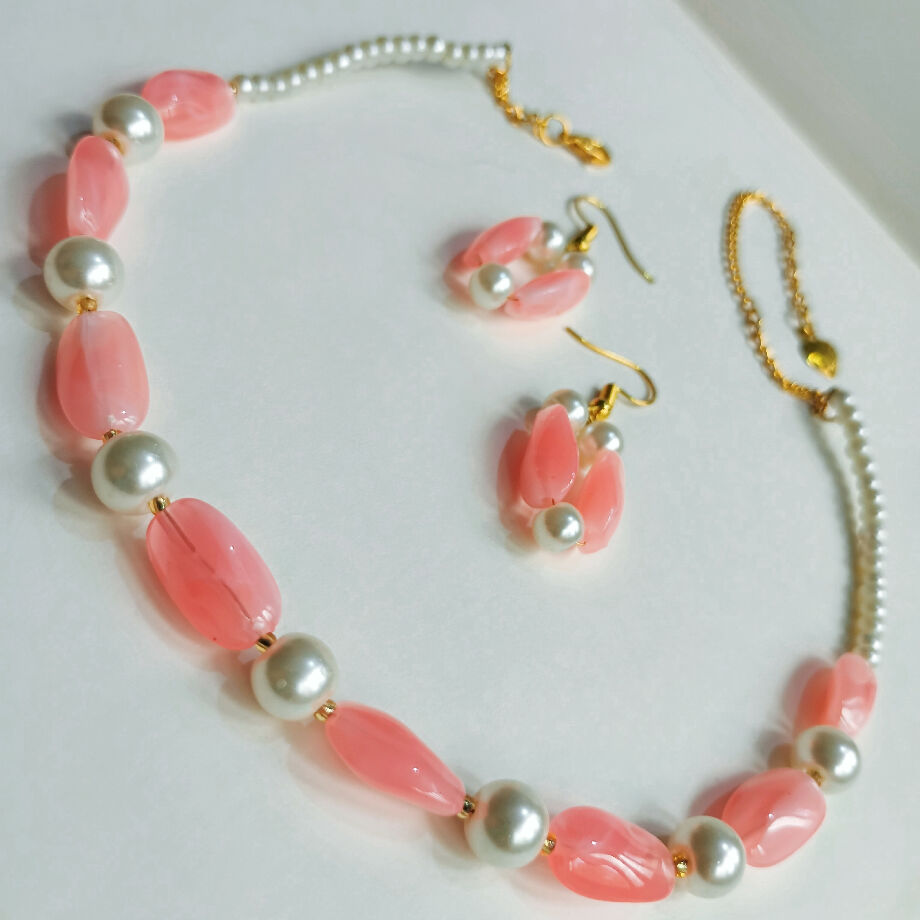 Handmade pearl necklace set with pink stone