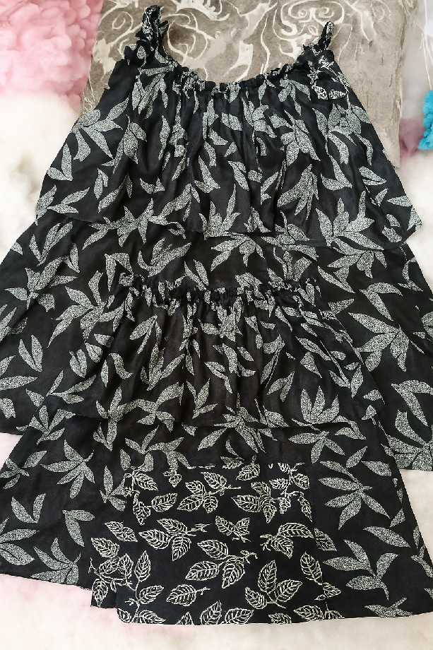 20250831_0929_Leafy Patterned Dress_remix_01k3z62e85eyz93xajdwqdy5bx