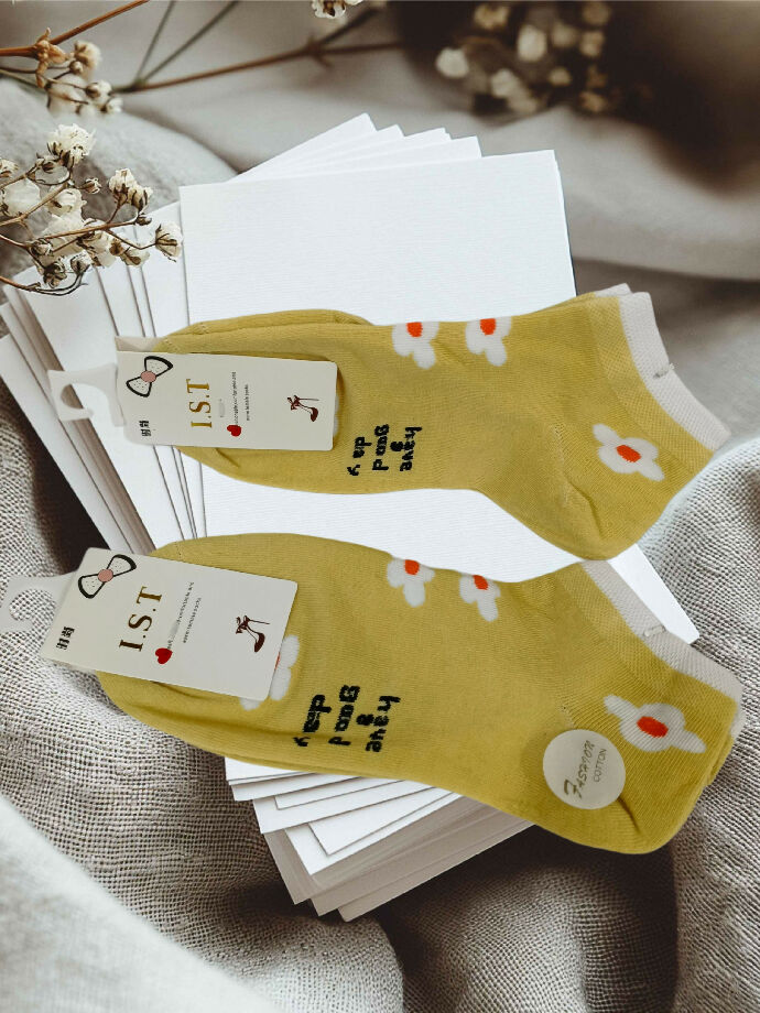 Trendy Flower Pattern Ankle Socks (Pack of 2)