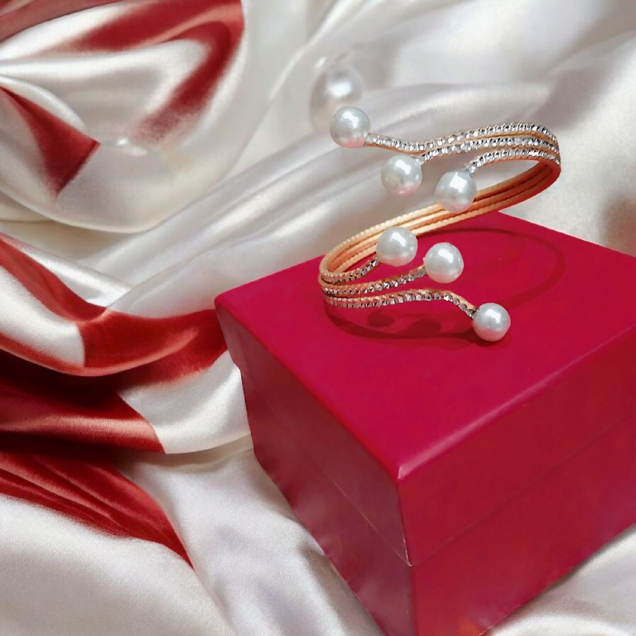 Adorable& unique pearl bracelet