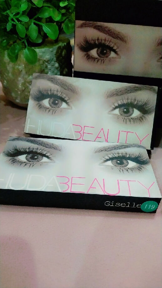Huda beauty eye lashes