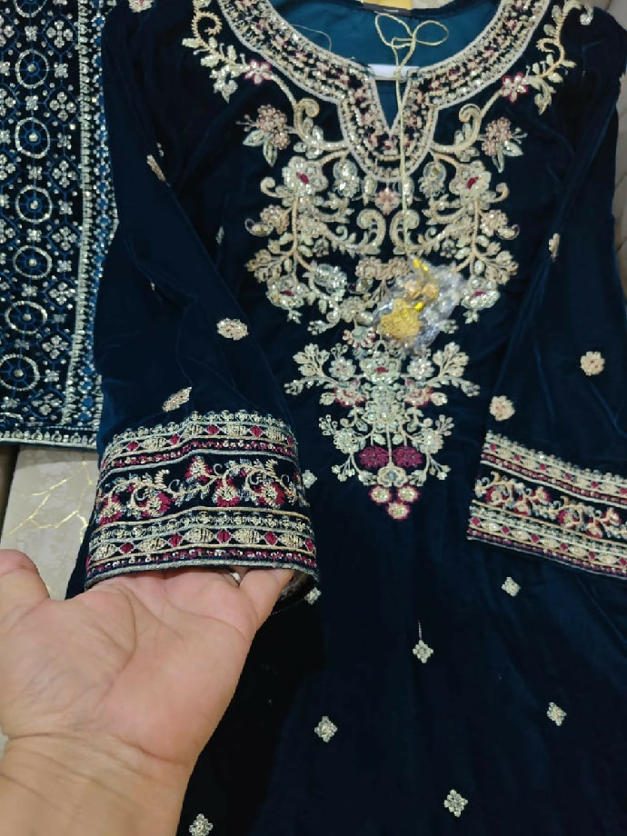 Embroidered velvet shirt plazo with shawl