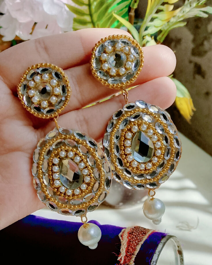 Handmade earrings with fremeless Kundans