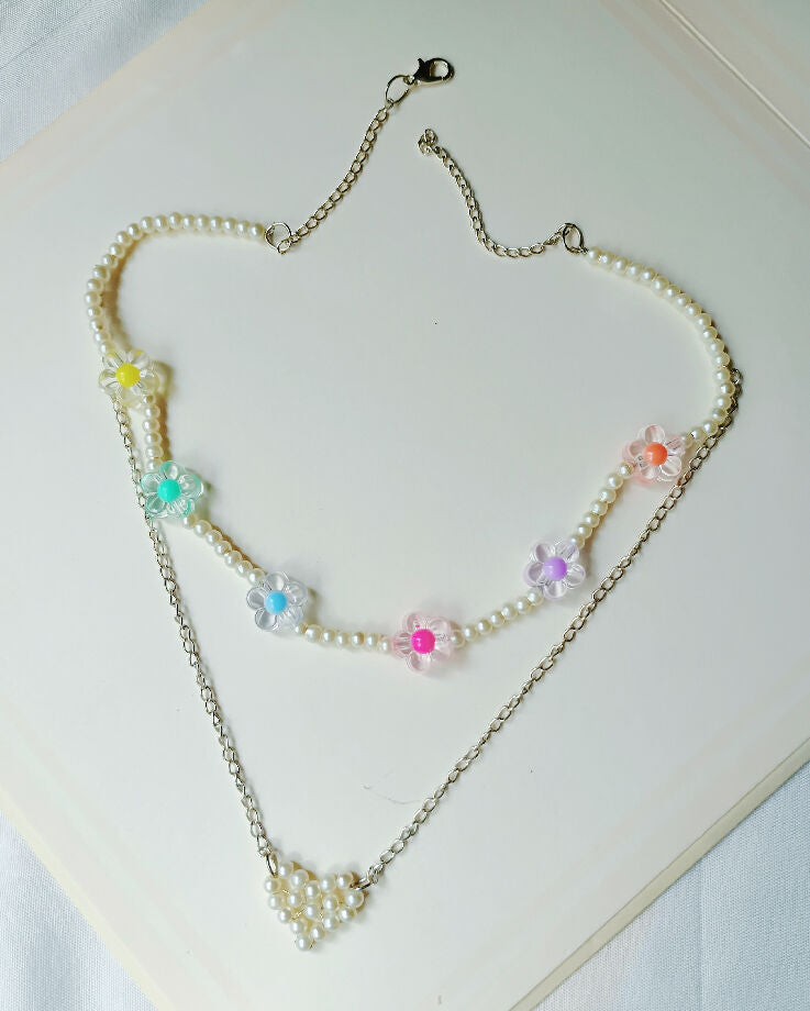 Beautiful handmade westen style pearl & flowers necklace
