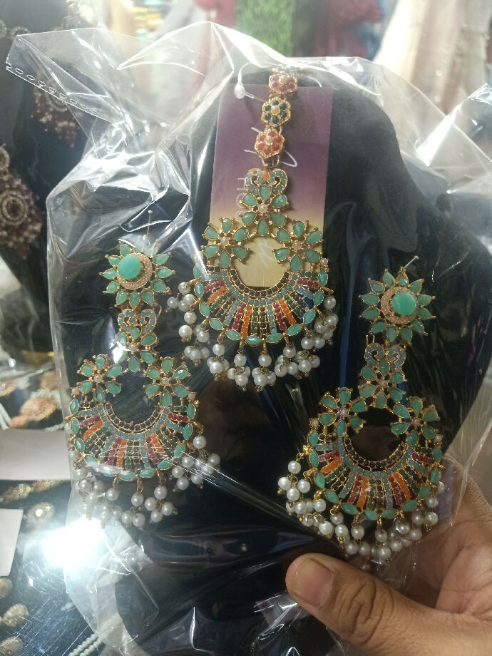 Earrings and bindia