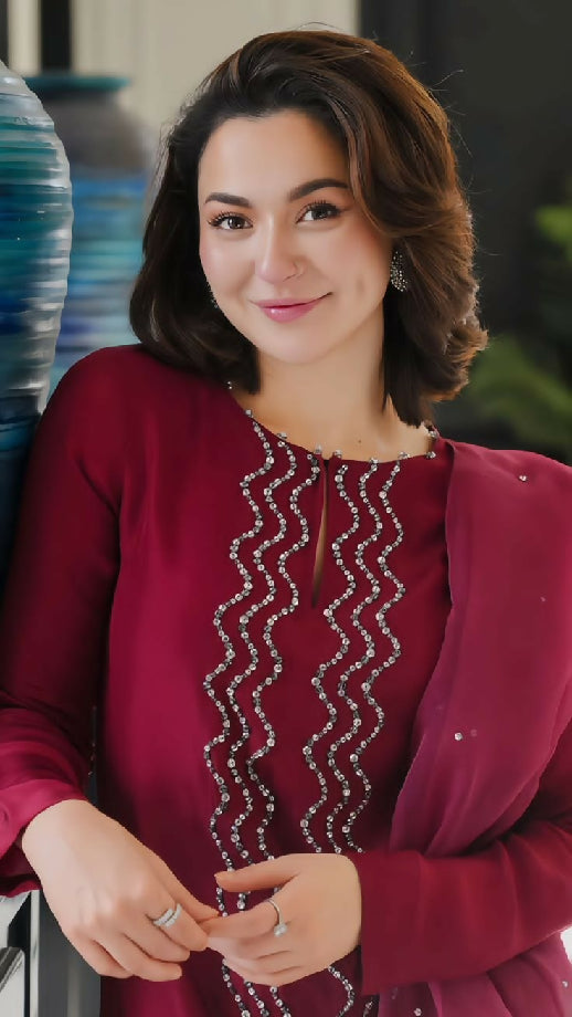 Hania Amir demanding dress