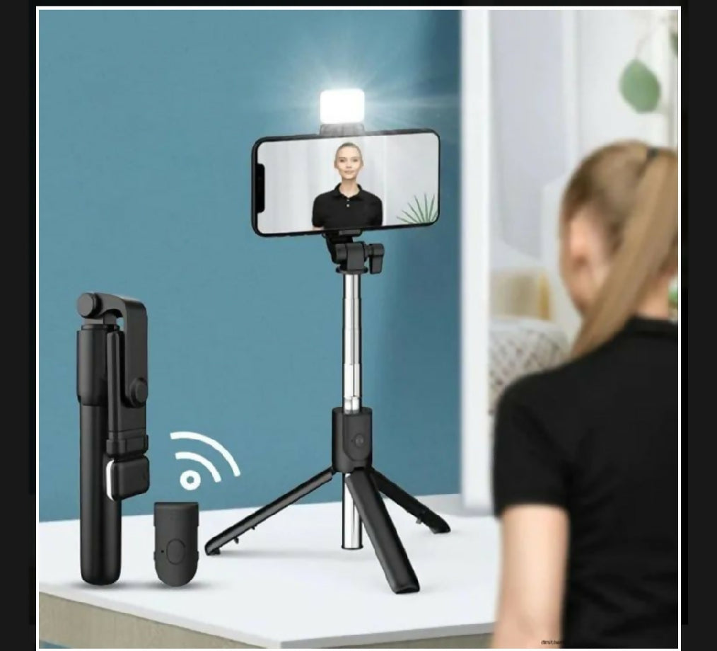 4 in 1 Wireless Selfie With Fill Light Stick