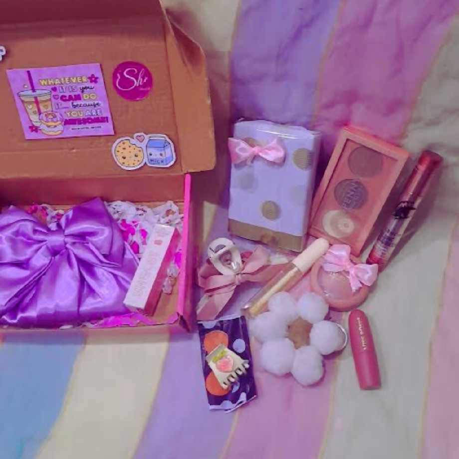 Cosmetics, Pendant Set & Handmade Keychain