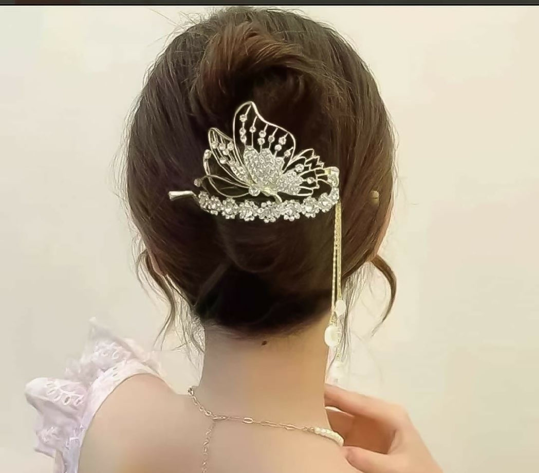 Fancy D hair clips