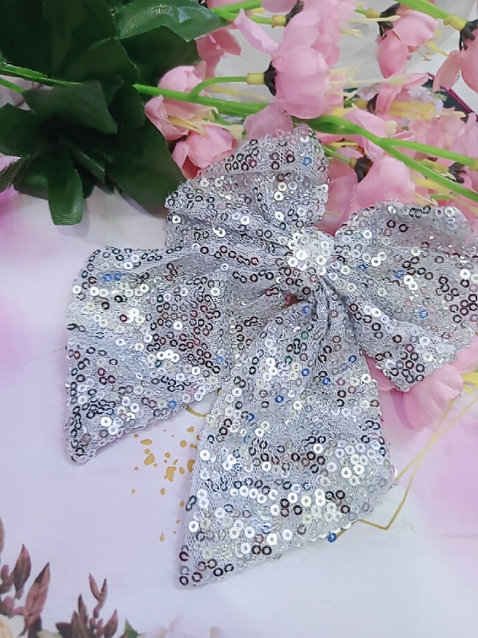 Silver fancy bow clip