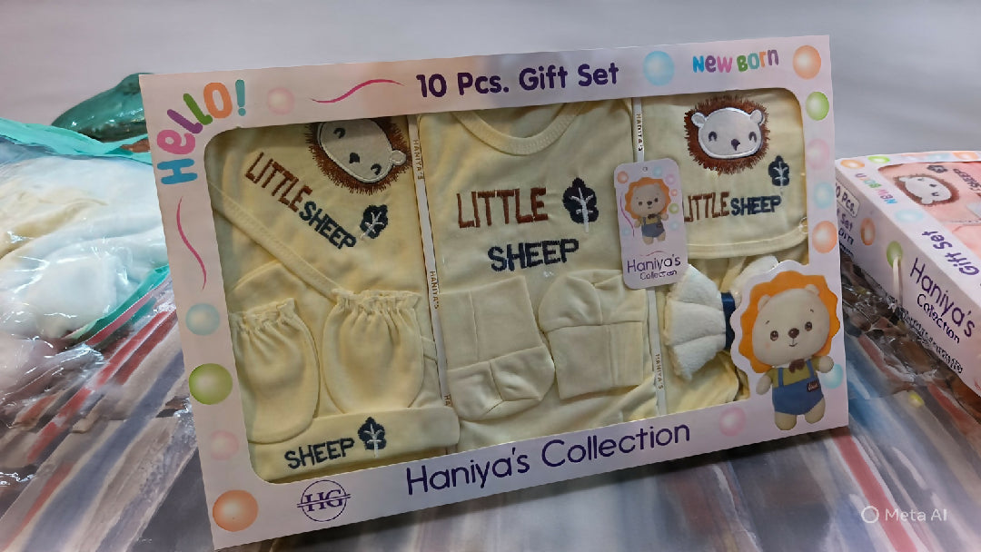 Little Sheep Newborn Baby 10-Piece Gift Set