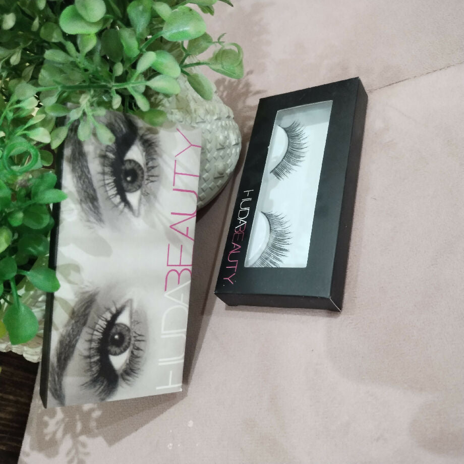 Huda beauty eye lashes
