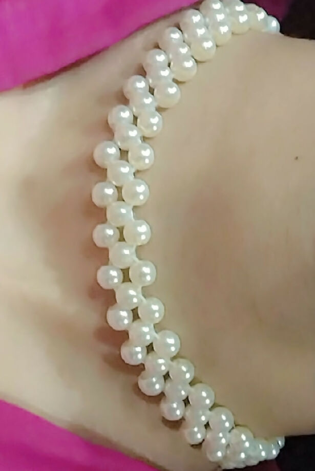 Elegant pearl necklace
