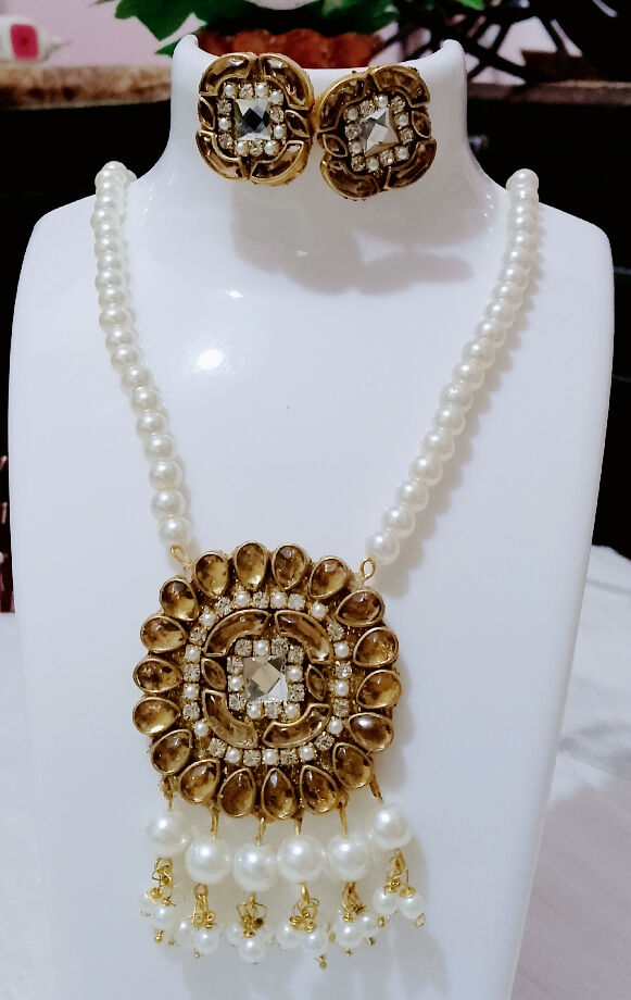 Handmade Kundans pearl necklace set