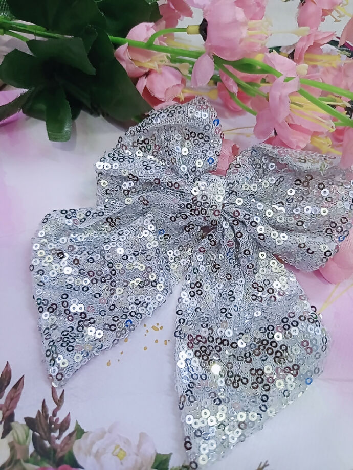 Silver fancy bow clip