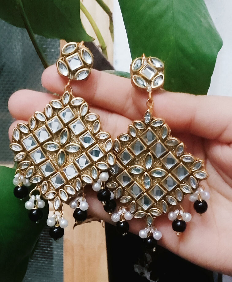 Hand made Kundans earrings