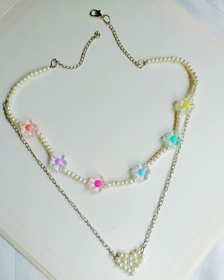 Beautiful handmade westen style pearl & flowers necklace