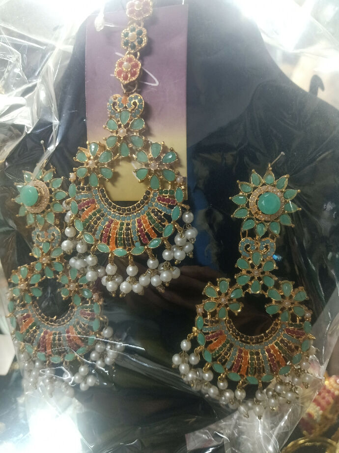 Earrings and bindia