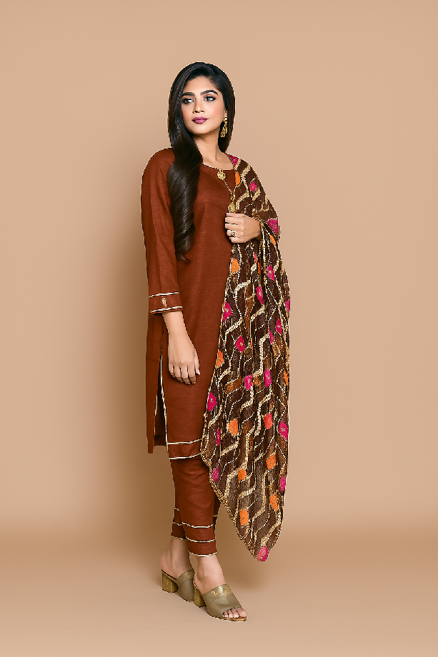 20250807_1700_Stylish Model Portrait_remix_01k226b9m4fs0a7x9zfre9cpbr