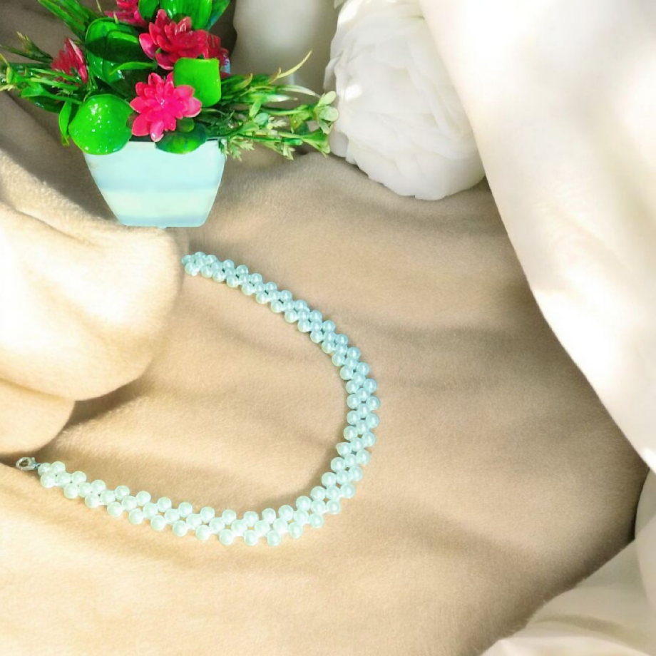Elegant pearl necklace