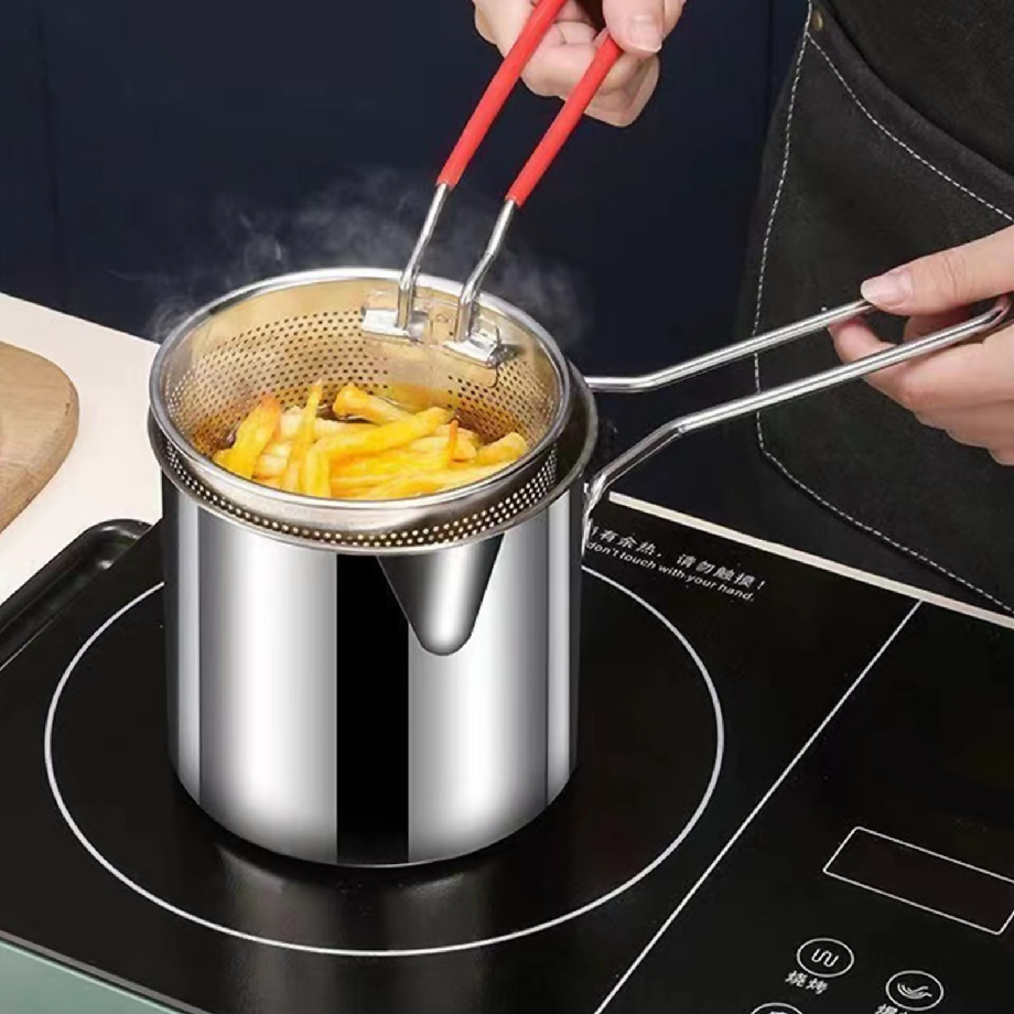 Deep fryer pot with strainer