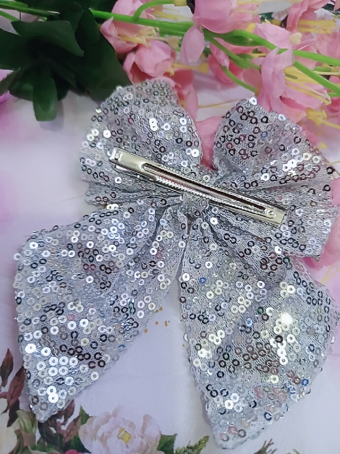 Silver fancy bow clip