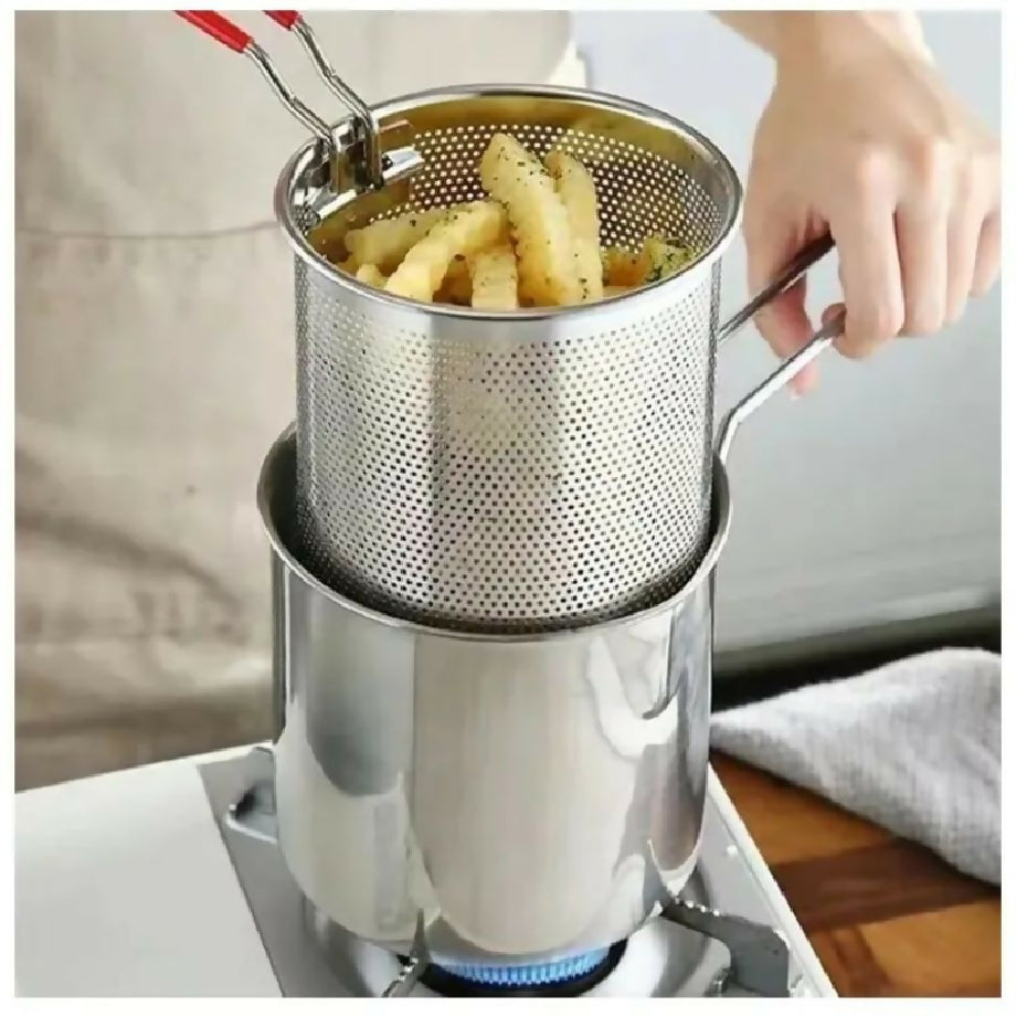 Deep fryer pot with strainer