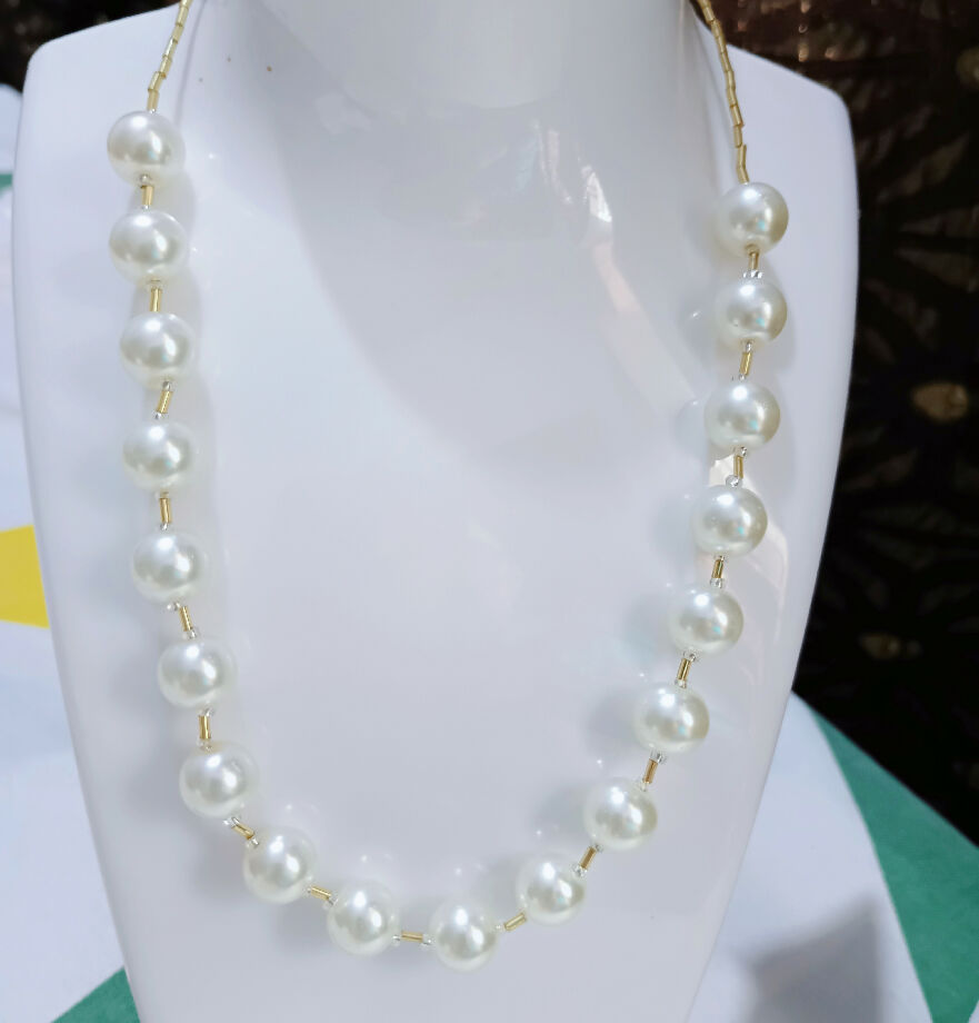 Hand made pearl necklace