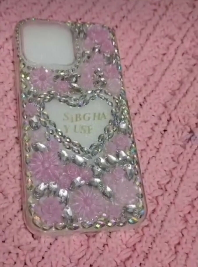 Blush Bloom – delicate pink flowers with a sparkling touch