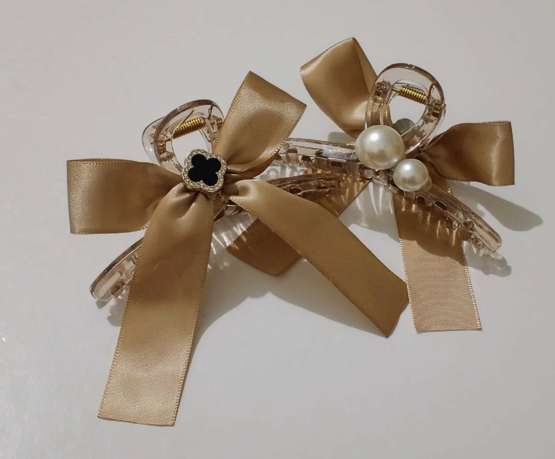 Fancy hair catcher Perfect blend of bow & pearls