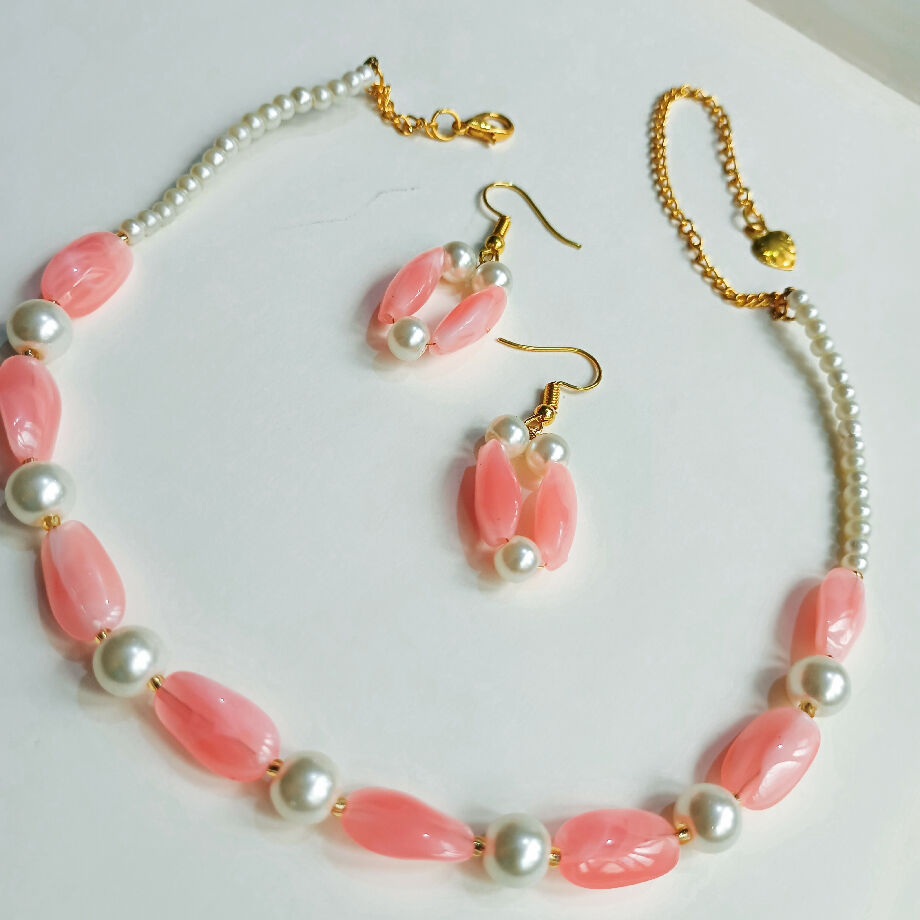 Handmade pearl necklace set with pink stone
