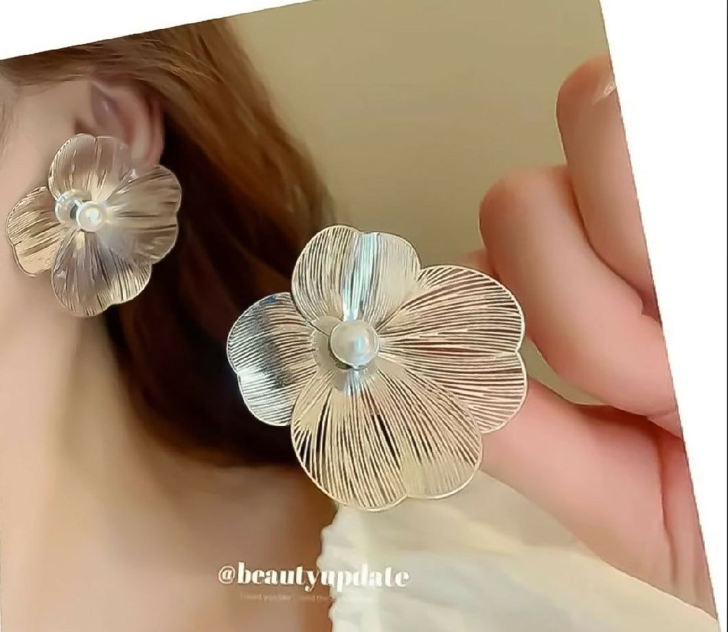 Flower metal earrings